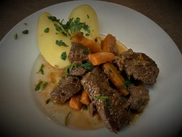 Szybka wołowina z szybkowaru - pyszne przepisy na obiad bez stresu