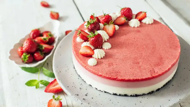 Ile kcal ma sernik na zimno z galaretką? Sprawdź, co musisz wiedzieć