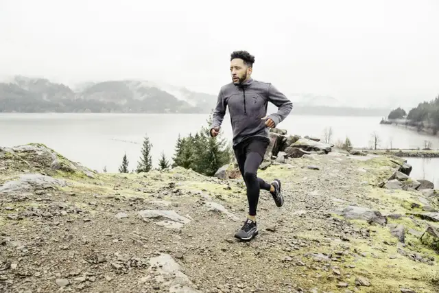 Jak biegać w zimie: skuteczne sposoby na bezpieczne treningi w chłodzie