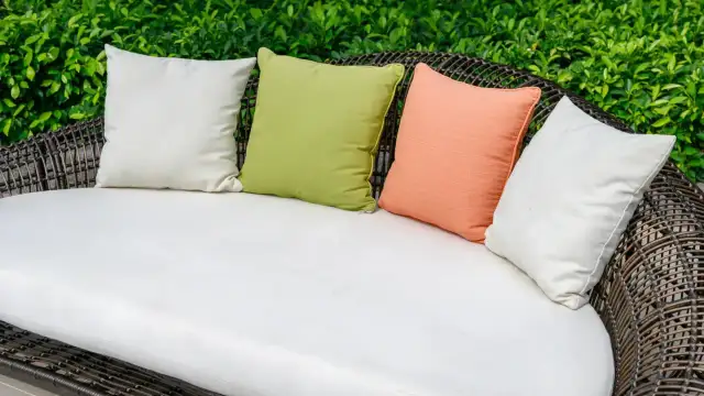 Jak uszyć poduszki na taras? Poradnik DIY od eksperta!