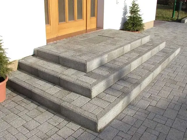 Jak udělat schody ze zámkové dlažby bez zbytečných chyb a nákladů
