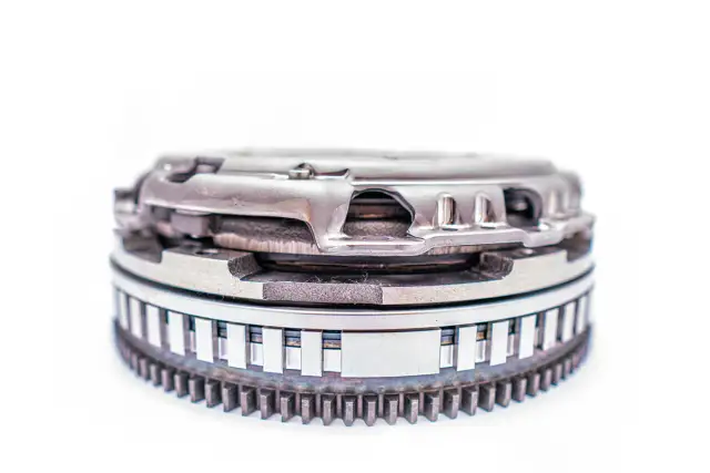 Miękki pedał, problemy z biegami? Objawy zapowietrzenia sprzęgła