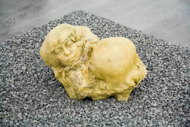 Alina Szapocznikow rzeźby: odkryj emocje i znaczenie jej twórczości