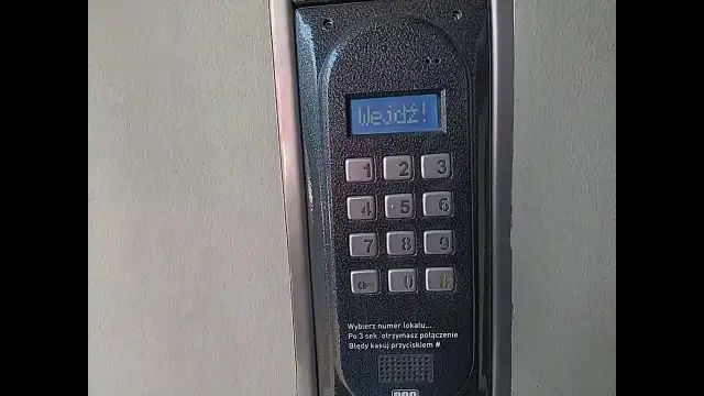 Jak zmienić kod w domofonie Aco? Poradnik krok po kroku