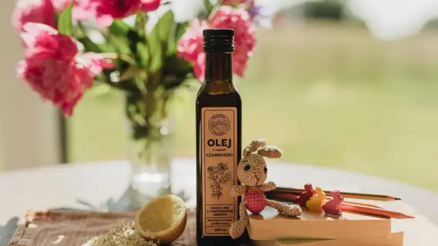 Olej z czarnuszki dla dzieci: Od kiedy, jak dawkować i na smak?