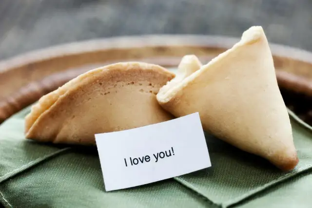 Jak zrobić ciastka z wróżbą - prosta receptura na wyjątkowe smaki