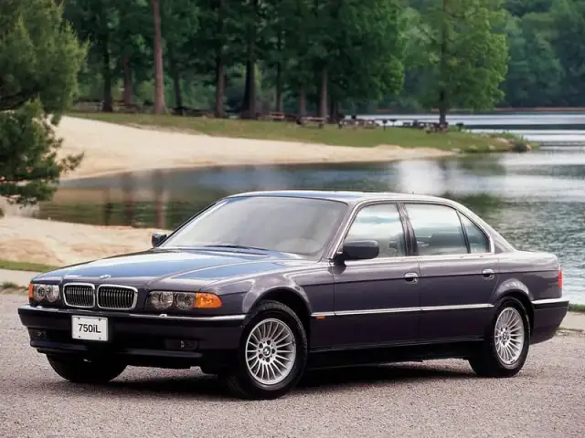 BMW serii 7 E38: Luksus i moc w jednym - Wszystko, co musisz wiedzieć