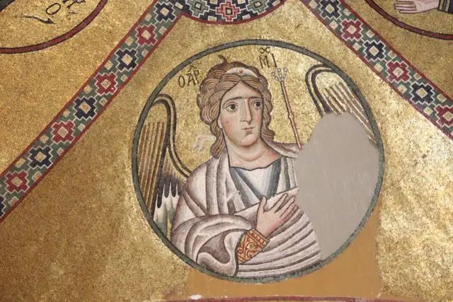 Rola kościoła w średniowieczu: jak wpływał na życie i kulturę?