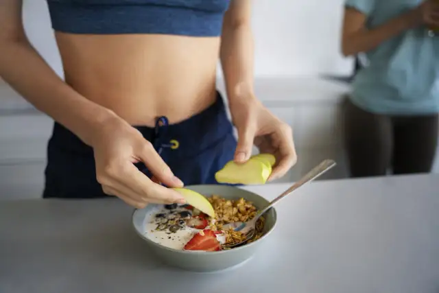 Posiłek po treningu: Klucz do regeneracji bez presji czasu!