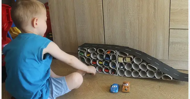 Garaż na Resoraki DIY: Proste Projekty i Inspiracje Krok po Kroku