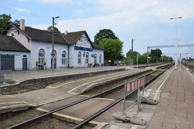 Dworzec PKS Zduńska Wola: Adres, rozkład, przystanki planuj podróż!