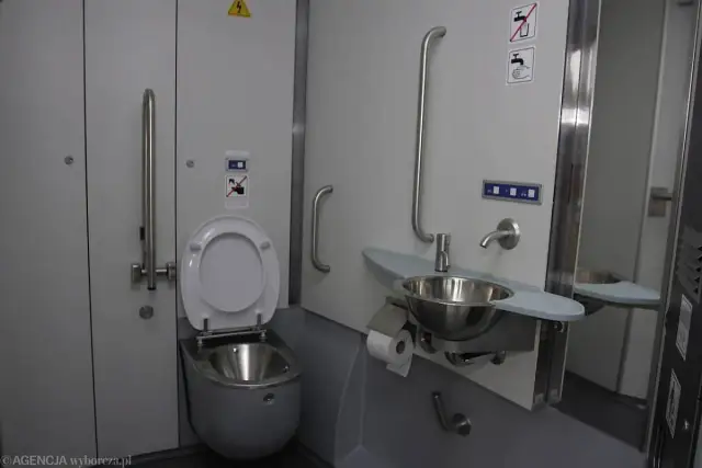 Toalety w Intercity: Jak szybko znaleźć i co musisz wiedzieć?