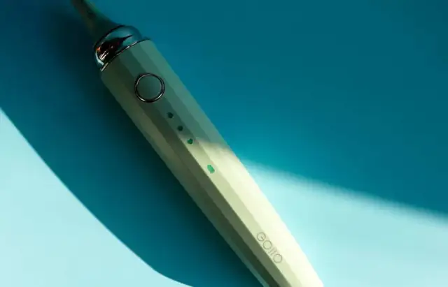 Szczoteczka soniczna: usuwa kamień czy mu zapobiega?