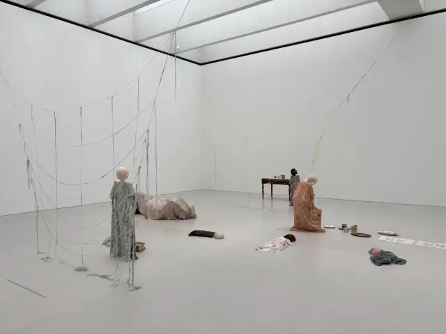 Muzeum Sztuki Nowoczesnej: Fascynujące prace związane z kamerą