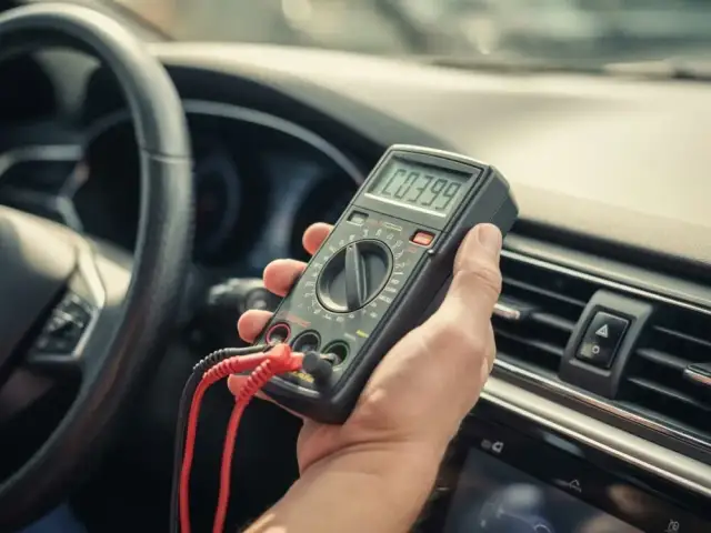 Jaki multimetr do auta? Uniknij błędów, wybierz idealny miernik!