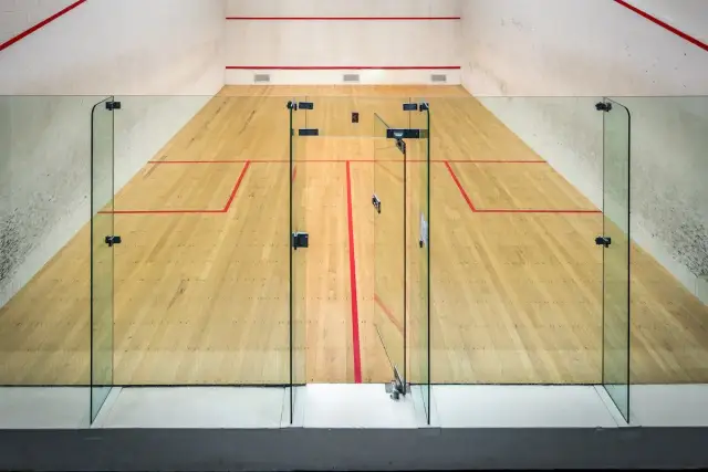 Jakie cechy powinien mieć idealny kort do squasha w Polsce?