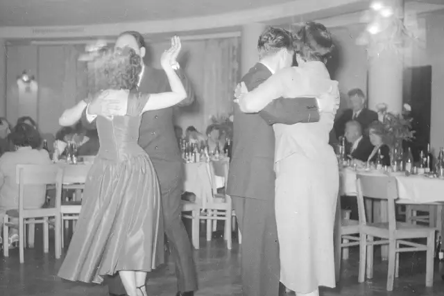 Impreza w stylu PRL: jak się ubrać, aby zachwycić wszystkich