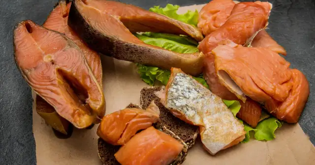 Łosoś wędzony - zdrowy czy szkodliwy? Pełna analiza