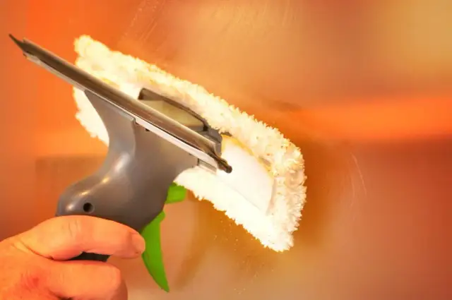 Jak działa myjka do okien – poznaj sekrety skutecznego mycia