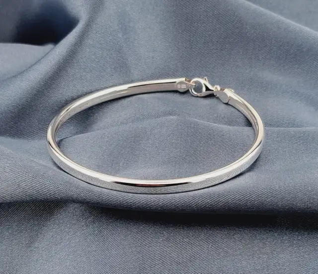 Srebrna bransoletka: Ile kosztuje i jak wybrać bez przepłacania?