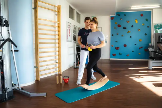 Wackelbrett Übungen: Meistere Balance, stärke den Rücken jetzt!