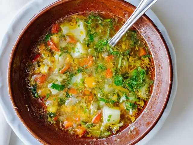 Jaka zupa na obiad? Szybkie, tradycyjne i sycące przepisy