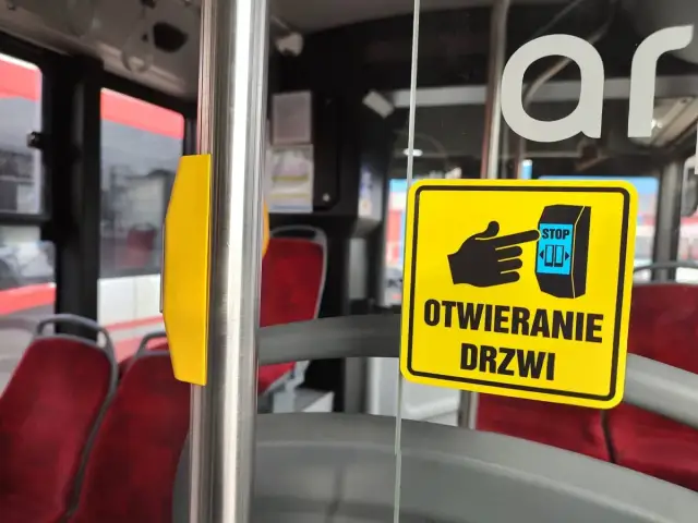 Jak otworzyć drzwi w autobusie - proste kroki, które musisz znać