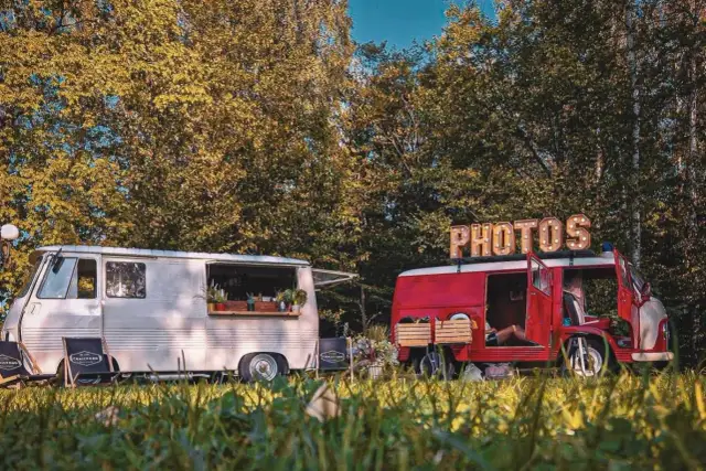 Impreza w stylu lat 50 - stwórz niezapomnianą atmosferę retro