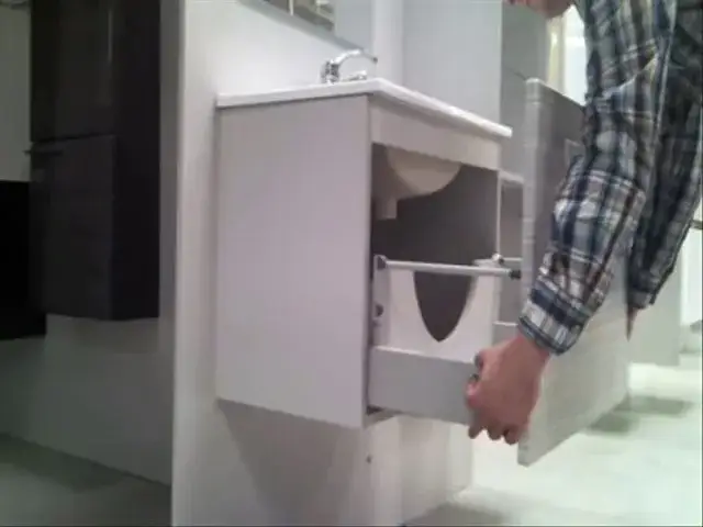 Jak wyjąć szufladę z szafki łazienkowej? Prosty poradnik