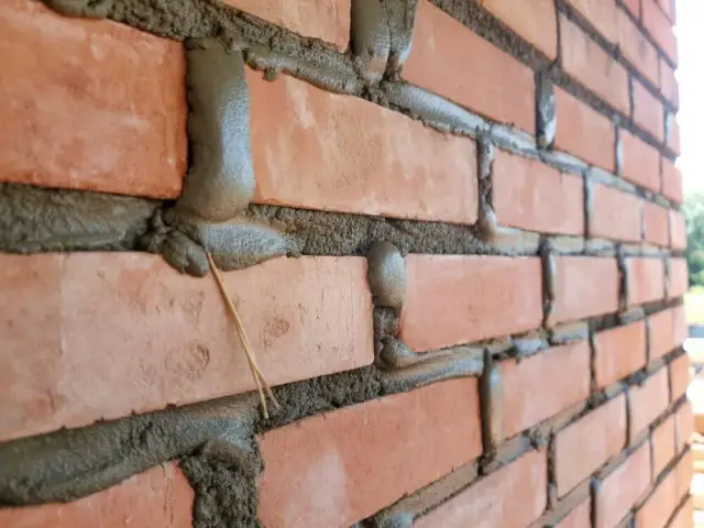 Jak długo schnie zaprawa cementowa? Czas schnięcia i czynniki wpływające