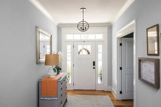 Jak wykończyć ściany w przedpokoju? Pomysły, koszty i trwałość