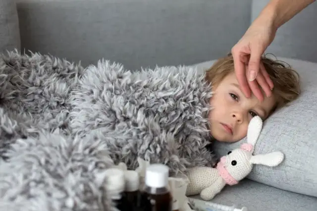 Jak skutecznie leczyć infekcje dróg oddechowych u dziecka?