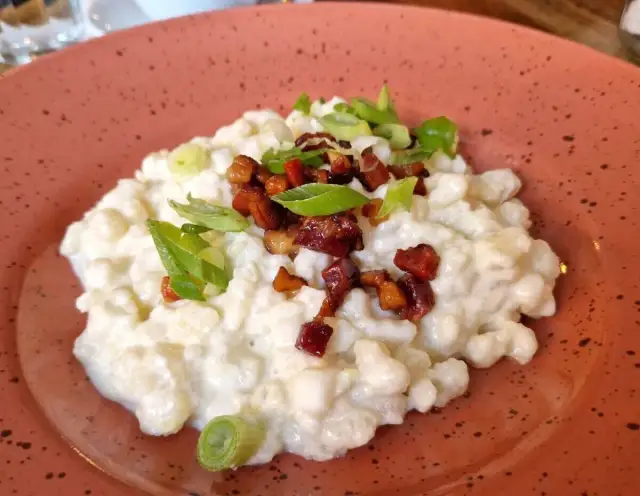 Gdzie zjeść w Koszycach? Odkryj lokalne smaki i nie przepłacaj!