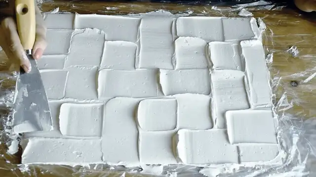 Jak zrobić obrazy z gipsu – proste kroki i efektywne techniki