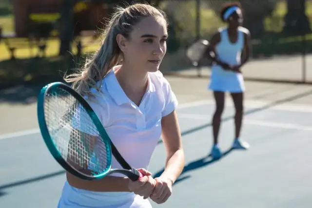 Jak się gra w tenisa: podstawowe zasady i techniki dla początkujących