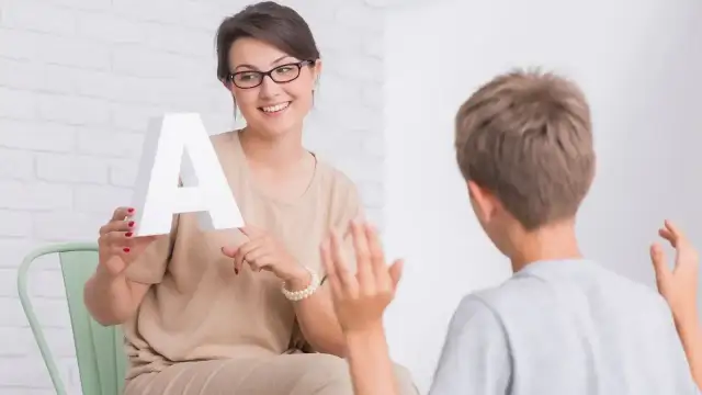 Ile zarabia logopeda na kontrakcie z NFZ? Zaskakujące fakty o pensji