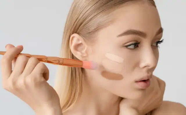 Podkład do cery tłustej: Sekrety wyboru i trwały makijaż bez błysku