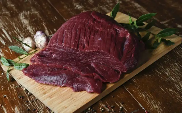 Wołowina zrazowa: jak przygotować idealne dania i gdzie kupić
