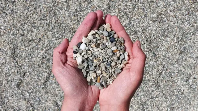 Ile kosztuje tona żwiru płukanego? Ceny, które zaskoczą każdego