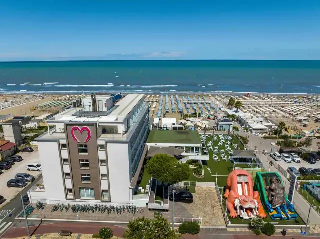 Hotel Riccione: Guida per Famiglie, Coppie e Business | Prenota Ora