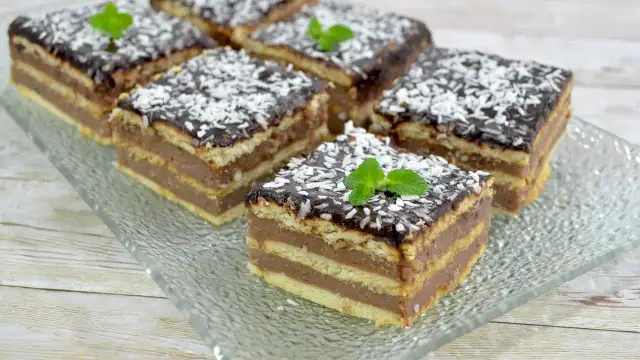Przepis na ciasto z kaszą manną i herbatnikami - łatwy deser