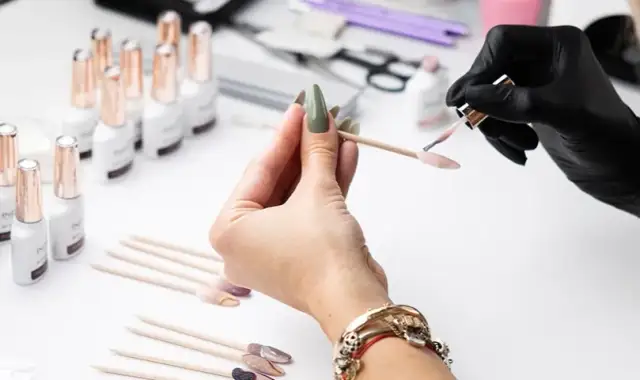 Jak zostać modelką paznokci: Kluczowe kroki do sukcesu w stylizacji