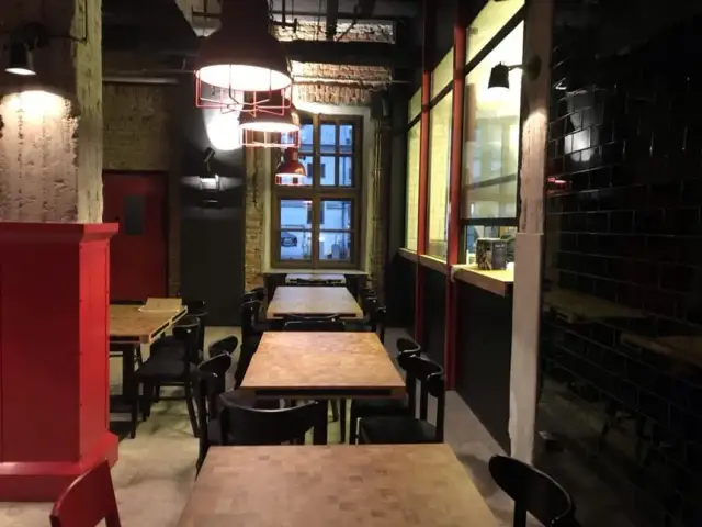 Cargo Grill & Deli w Krakowie - Wyjątkowe smaki i doświadczenia kulinarne