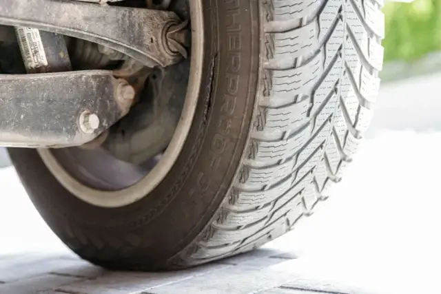 Po czym poznać opony zimowe i uniknąć niebezpieczeństwa na drodze