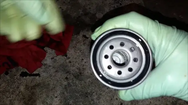 Toyota Yaris 1.0: Ile oleju do silnika? Poznaj szczegóły wymiany