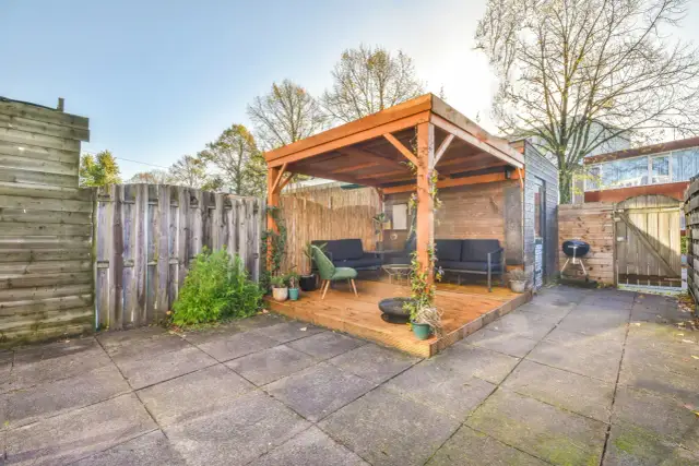 Altana z palet: tani przewodnik DIY krok po kroku