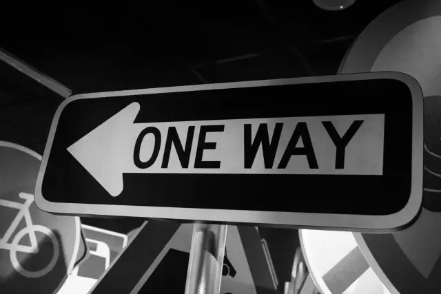 Przekierowanie domeny 301/302: Zyskaj SEO, uniknij błędów