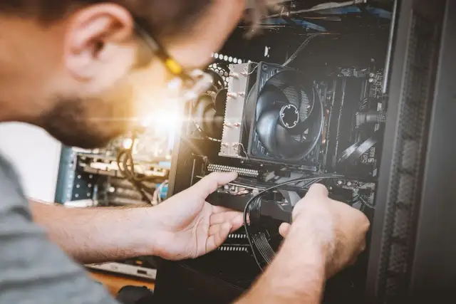 Laptop się przegrzewa? Jak go schłodzić i uniknąć awarii!
