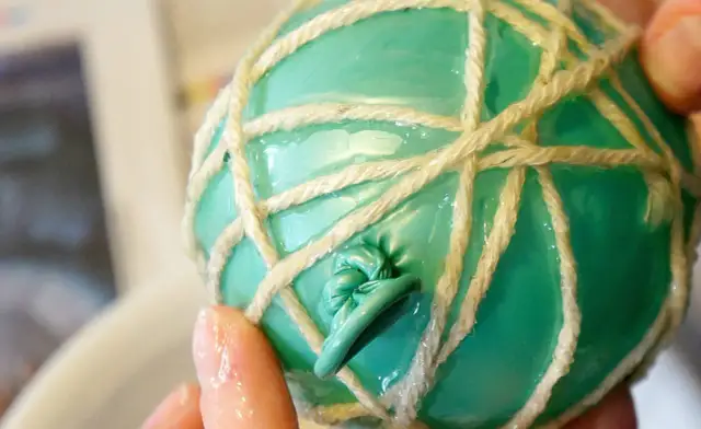 Jak zrobić jajko ze sznurka na balonie – prosty sposób na dekorację