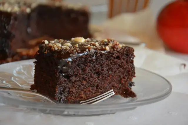 Ile piec ciasto czekoladowe, aby było idealnie wilgotne i pyszne